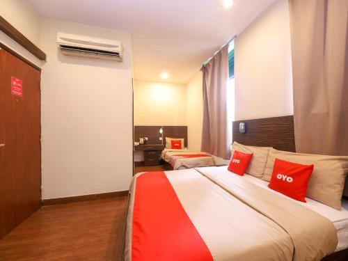 Oyo 108 Golden Palace Hotel