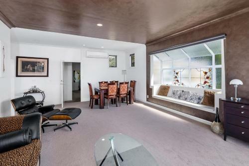 Lakeside City Apartments - Penthouse And Studio