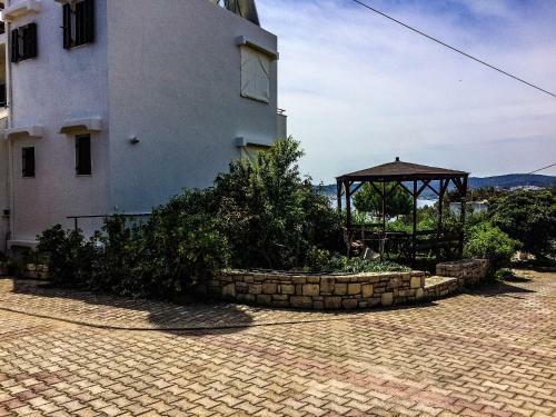 Vasilikos Apartments