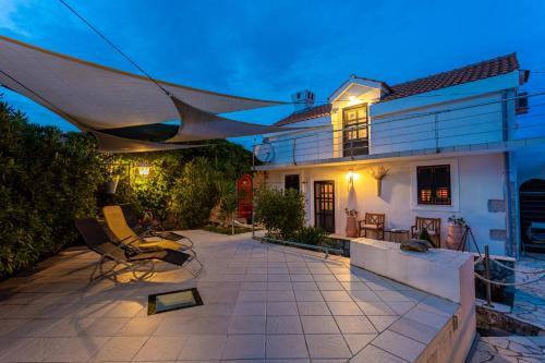 Villa Holiday Home Eva