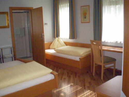 Hostal Gasthaus Hotel Feldschlange