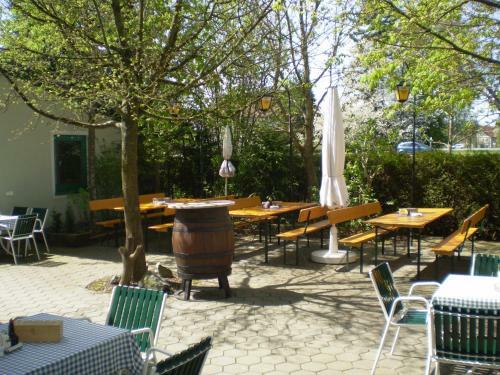 Hostal Gasthaus Hotel Feldschlange