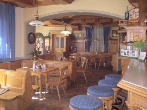 Hostal Gasthaus Hotel Feldschlange