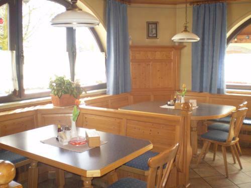 Hostal Gasthaus Hotel Feldschlange