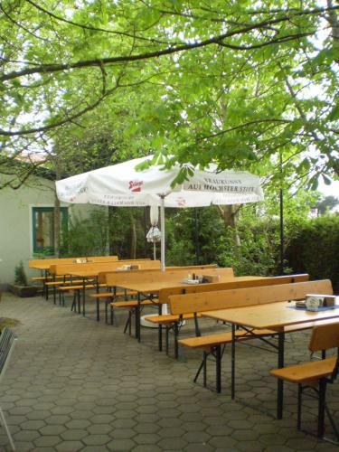 Hostal Gasthaus Hotel Feldschlange