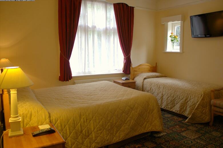 Hostal Gatwick Turret Guest House