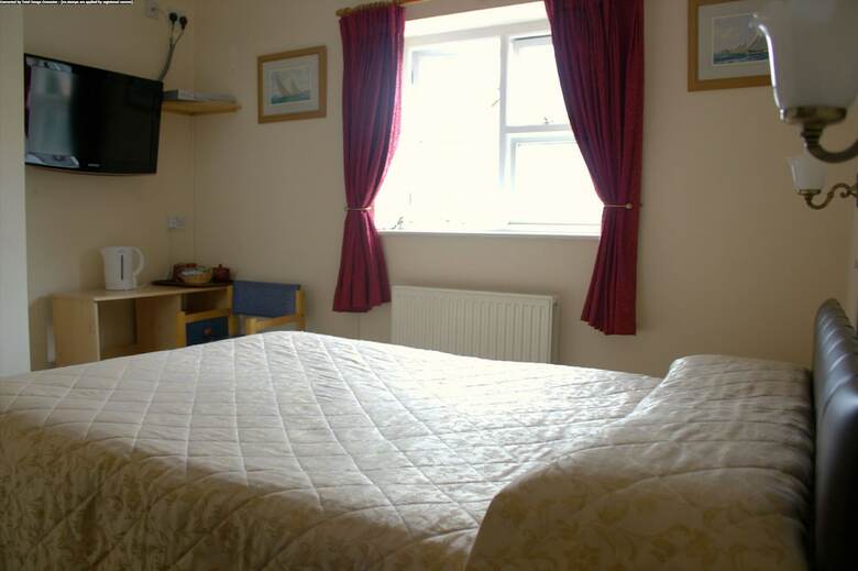 Hostal Gatwick Turret Guest House