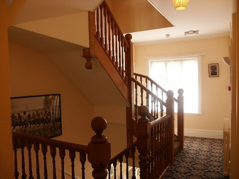 Hostal Gatwick Turret Guest House