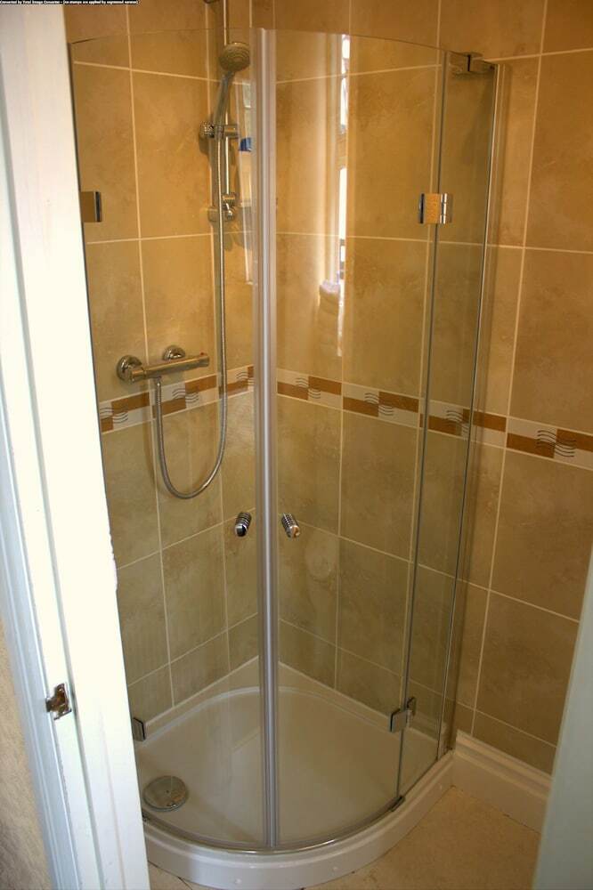 Hostal Gatwick Turret Guest House