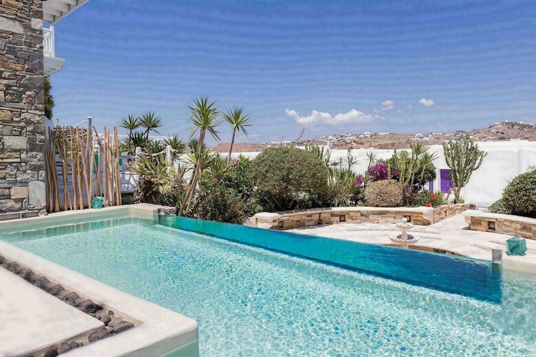 Kivotos Clubhotel
