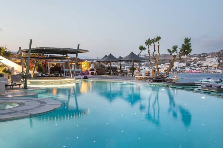 Kivotos Clubhotel