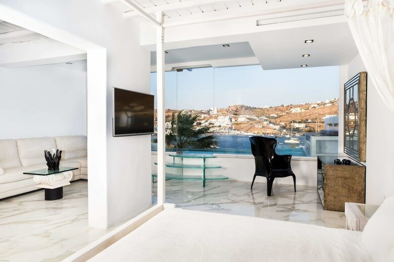 Kivotos Clubhotel