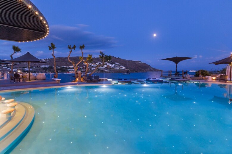 Kivotos Clubhotel