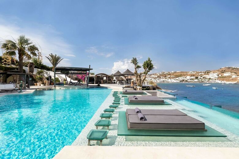 Kivotos Clubhotel