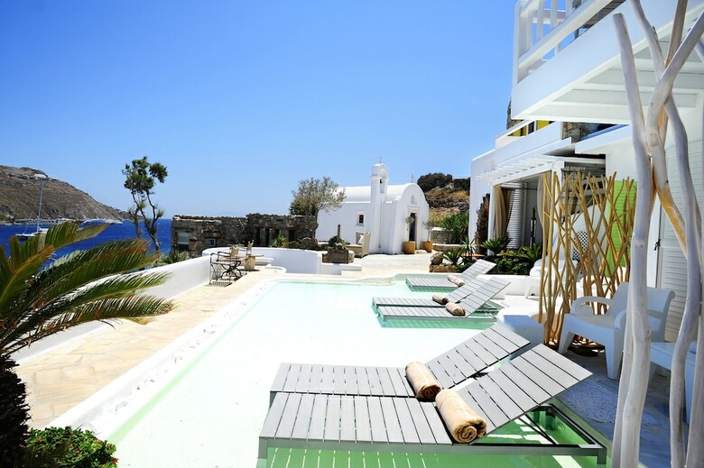 Kivotos Clubhotel