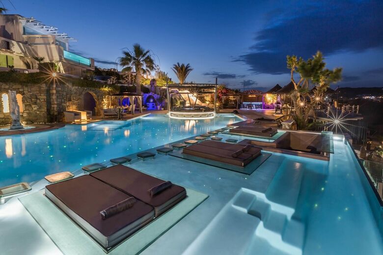 Kivotos Clubhotel