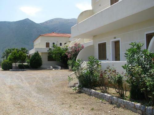 Aparthotel Skoutari Beach Hotel