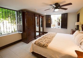 Los Abolengos, Grand Class Casona Hotel