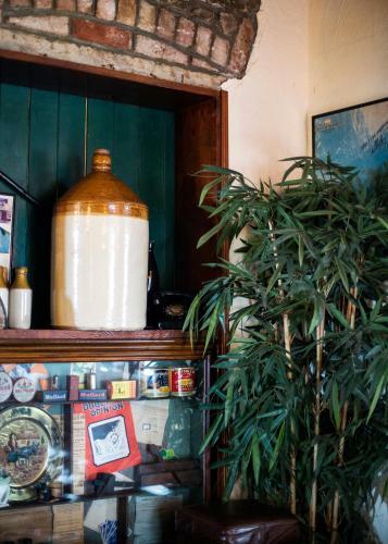 Bed & Breakfast Maddens Bridge Bar, Restaurant & Guesthouse