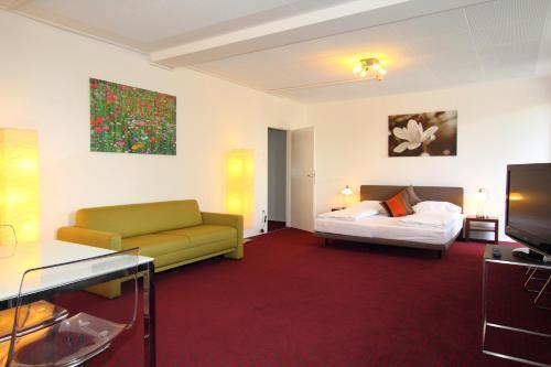College Garden Hotel