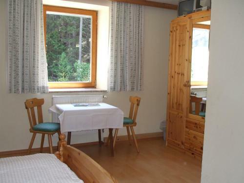 Hostal Familiengasthof Zirmhof