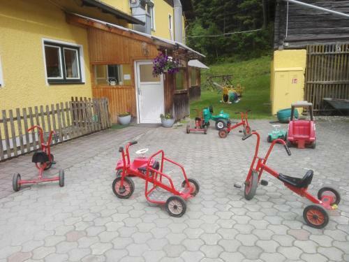 Hostal Familiengasthof Zirmhof