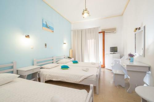 Hotel To Kyma