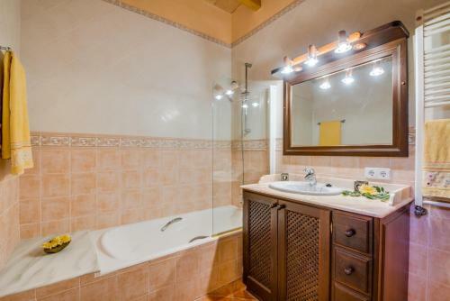 Caimari Villa Sleeps 8 Pool Air Con Wifi