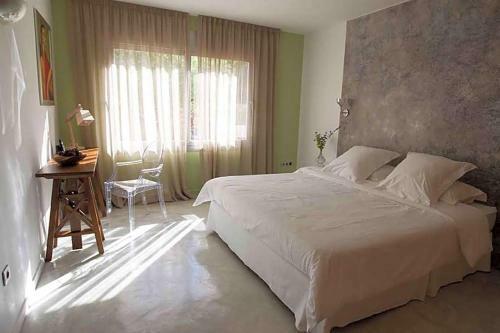 Cala Bassa Villa Sleeps 12 Pool Air Con Wifi