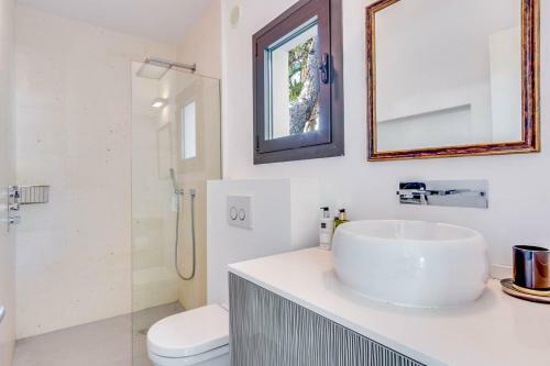 Cala Bassa Villa Sleeps 12 Pool Air Con Wifi