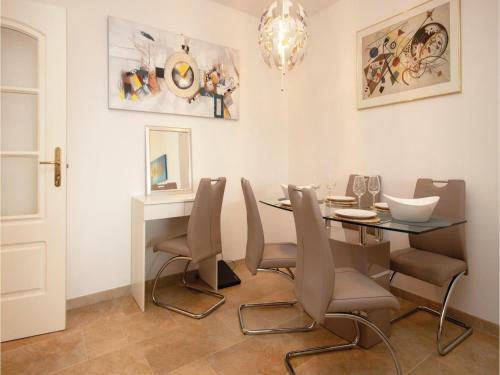 Three-bedroom Apartment In Puerto De La Duquesa