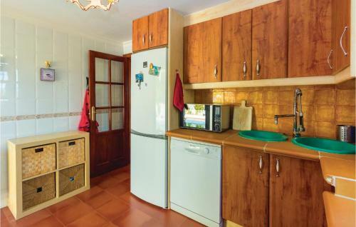 Three-bedroom Holiday Home In Padul