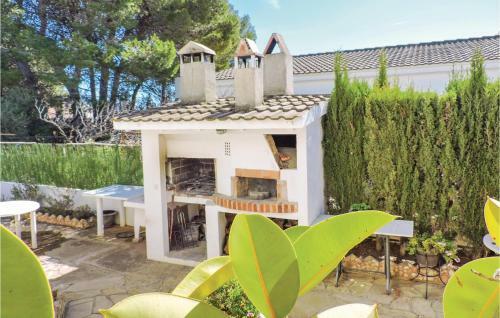 Three-bedroom Holiday Home In L'ametlla De Mar