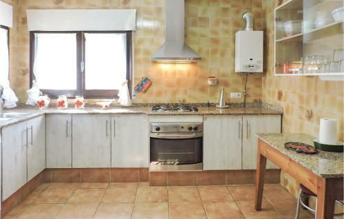 Three-bedroom Holiday Home In L'ametlla De Mar
