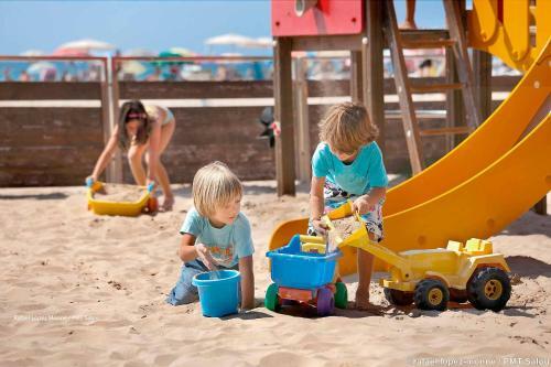 Apartsalou Horisonte La Pineda