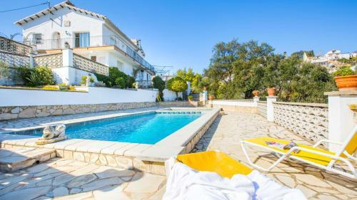Lloret De Mar Villa Sleeps 7