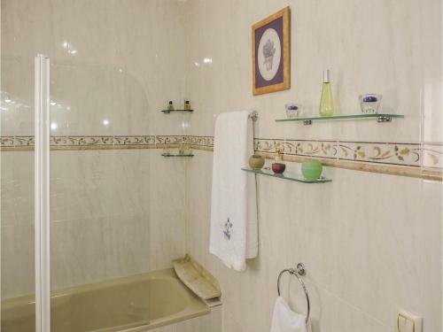 Three-bedroom Holiday Home In Miami Platja