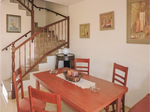Three-bedroom Holiday Home In Miami Platja