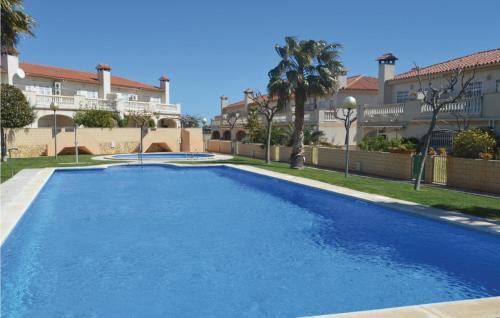 Three-bedroom Holiday Home In Miami Platja