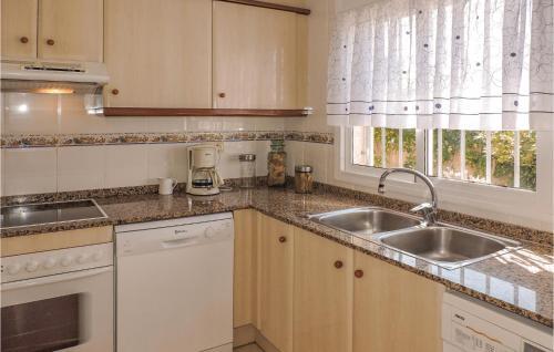 Three-bedroom Holiday Home In Miami Platja