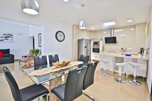 Playa Blanca Villa Sleeps 6 Pool Air Con Wifi