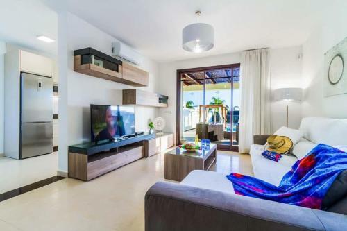 Playa Blanca Villa Sleeps 6 Pool Air Con Wifi