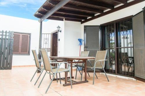 Playa Blanca Villa Sleeps 12 Pool Wifi