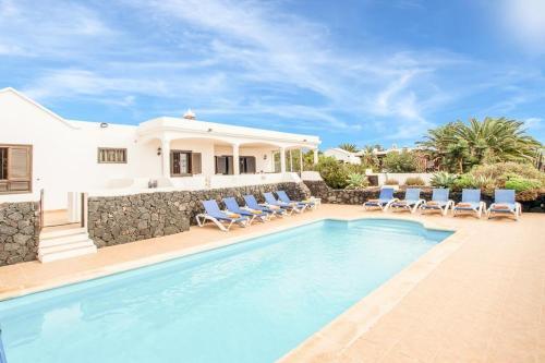 Playa Blanca Villa Sleeps 12 Pool Wifi