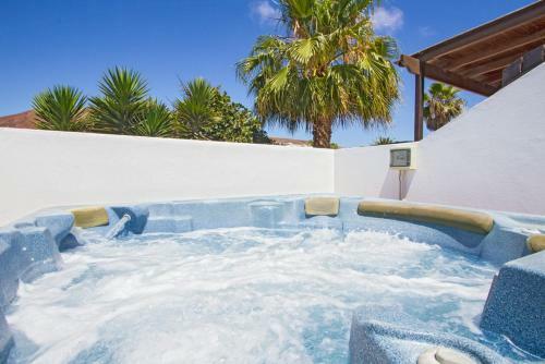 Playa Blanca Villa Sleeps 12 Pool Wifi
