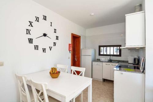 Playa Blanca Villa Sleeps 6 Pool Wifi