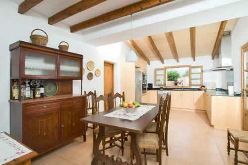 Pollenca Villa Sleeps 5 Pool Wifi
