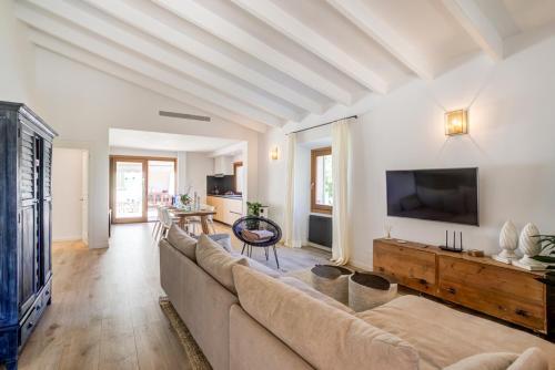 Pollenca Villa Sleeps 6 Pool Air Con Wifi