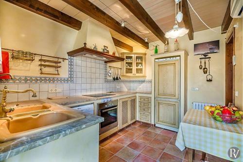 Pollenca Villa Sleeps 10 Pool Air Con Wifi