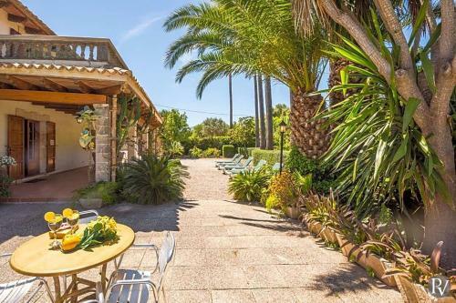 Pollenca Villa Sleeps 8 Pool Wifi